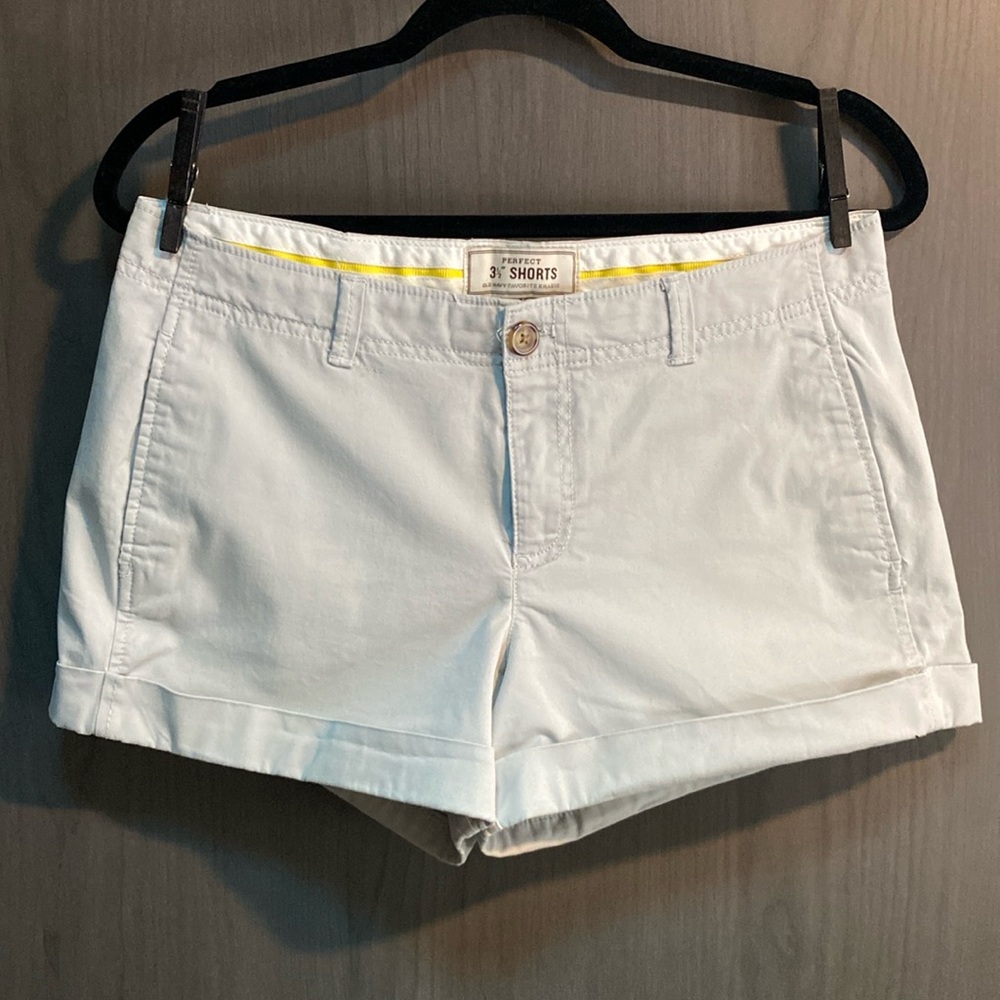 Old Navy Khaki 3 1/2” Shorts